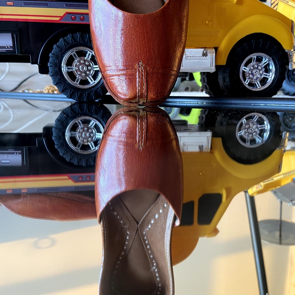 Women Shoe - Picture 3 of 3